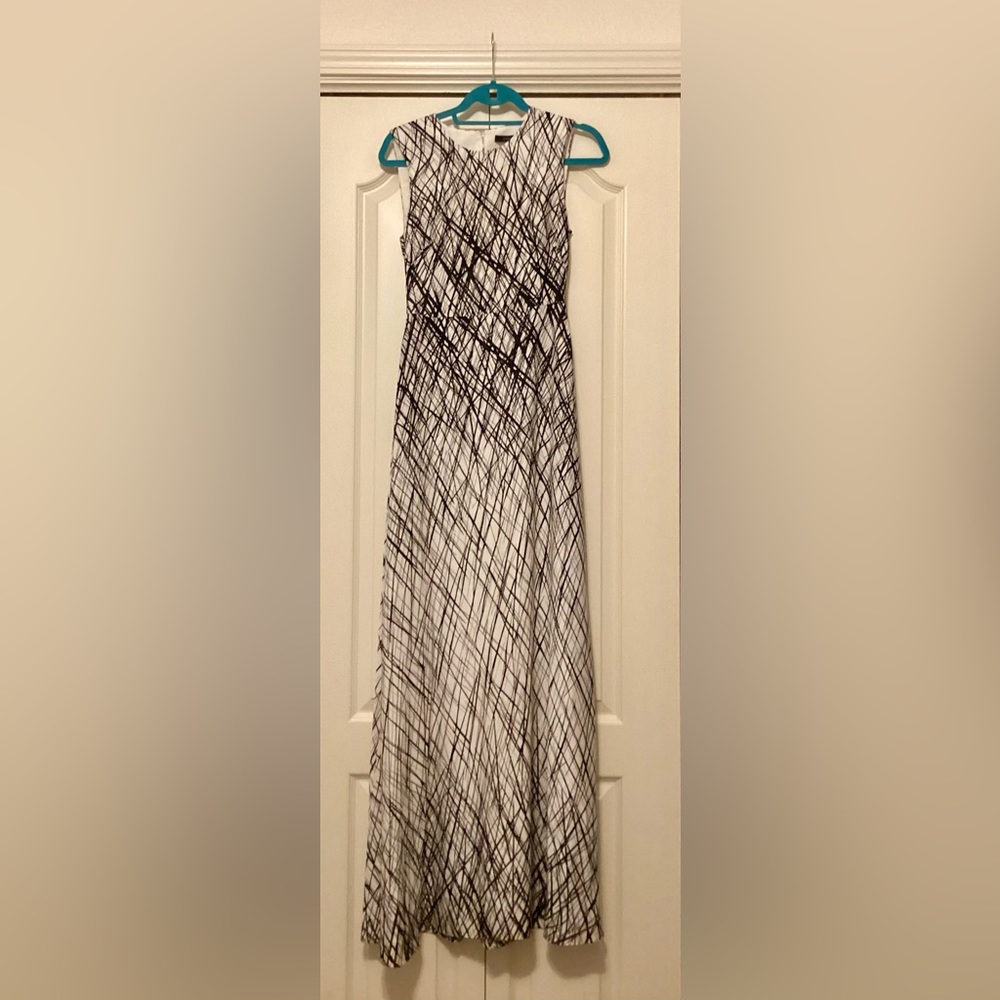 BCBGMAXAZRIA Chloey” Cutout Print Crepe Gown - worn once in fashion show. Size 2 - Picture 9 of 9